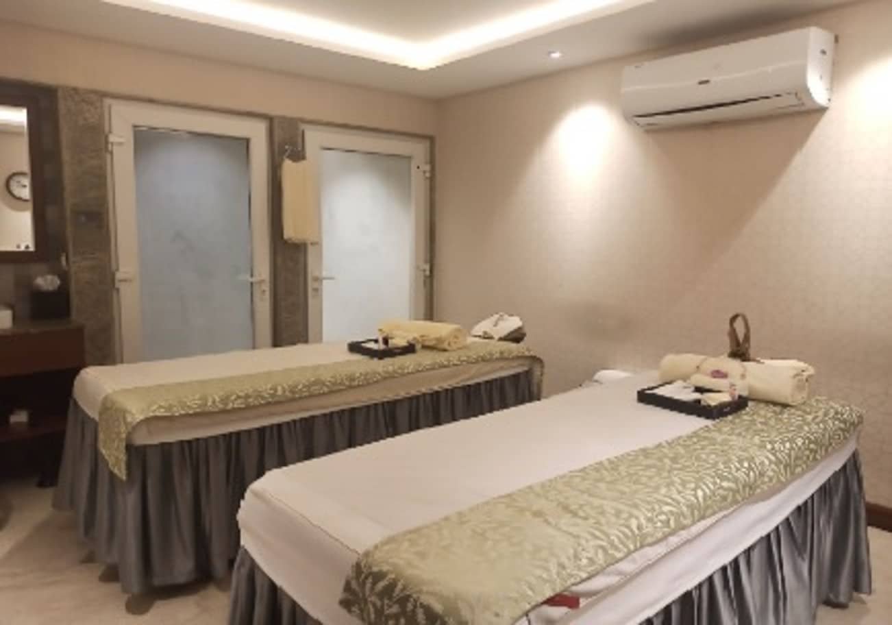 Four Hands Massage